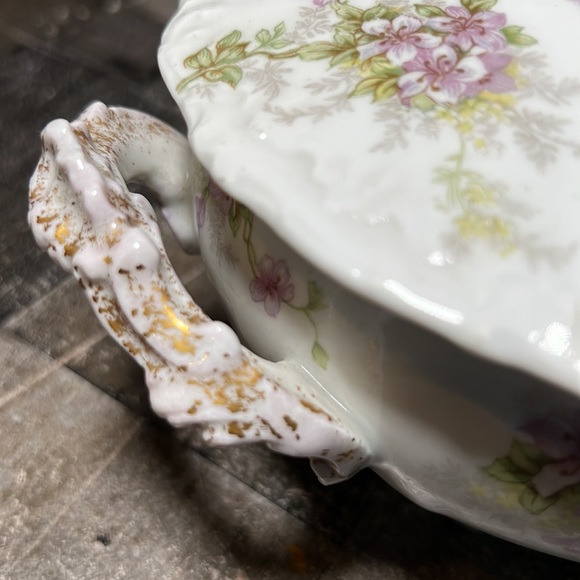 Vintage Elite Works Oval White Casserole with Lid Purple flowers Limoges France - Picture 4 of 13